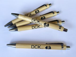 Bambus-Kugelschreiber DCK - "WIR züchten Kooikerhondjes!"