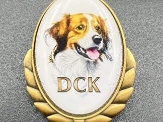 ovaler Ehren-Pin DCK mit Kranz, altgold